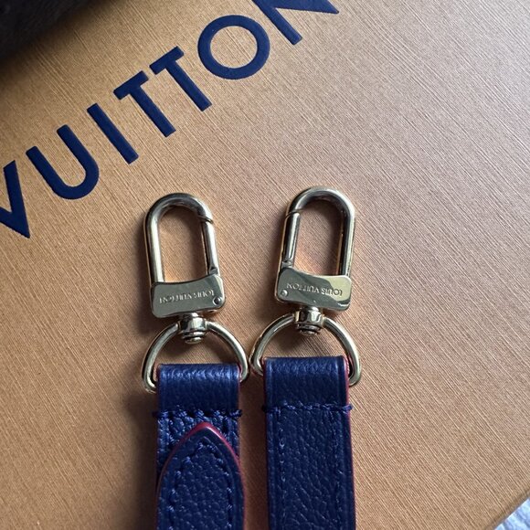 Louis Vuitton Pochette Metis Navy - Picture 12 of 16